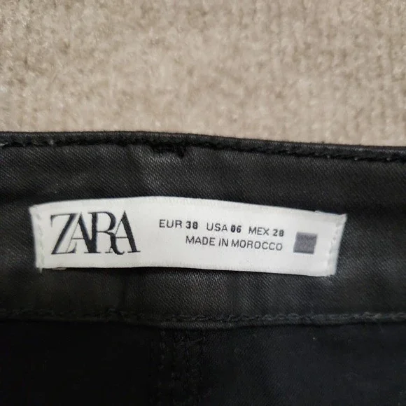 Zara Woman Slim Fit Coated Cropped Pants Size 6 Black Skinny Raw Hem High Rise - Picture 4 of 7